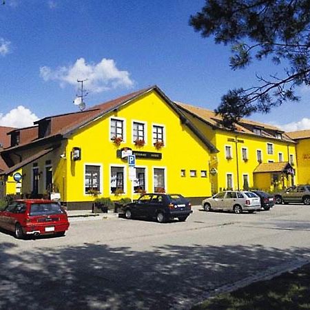 Hotel Rose Břeclav Екстериор снимка