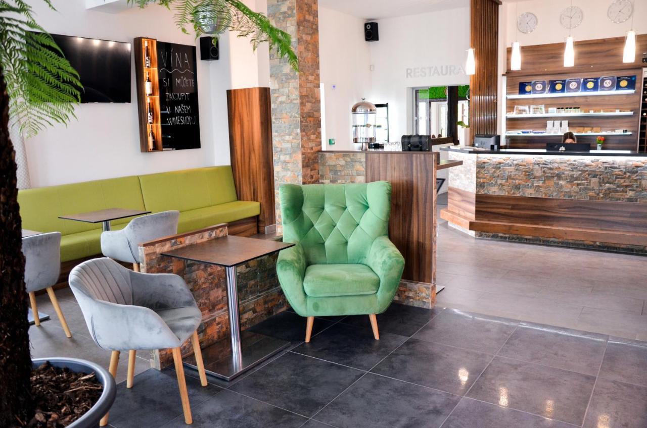 Hotel Rose Břeclav Екстериор снимка