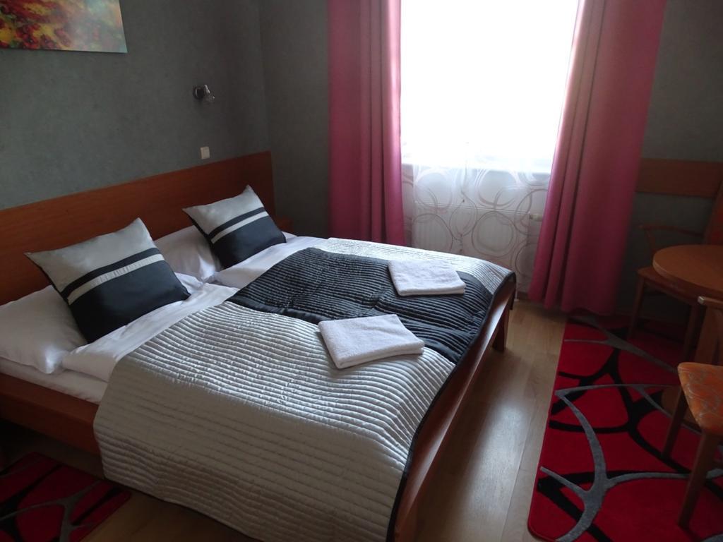 Hotel Rose Břeclav Екстериор снимка