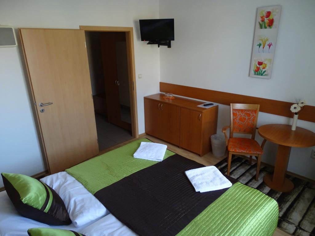 Hotel Rose Břeclav Екстериор снимка