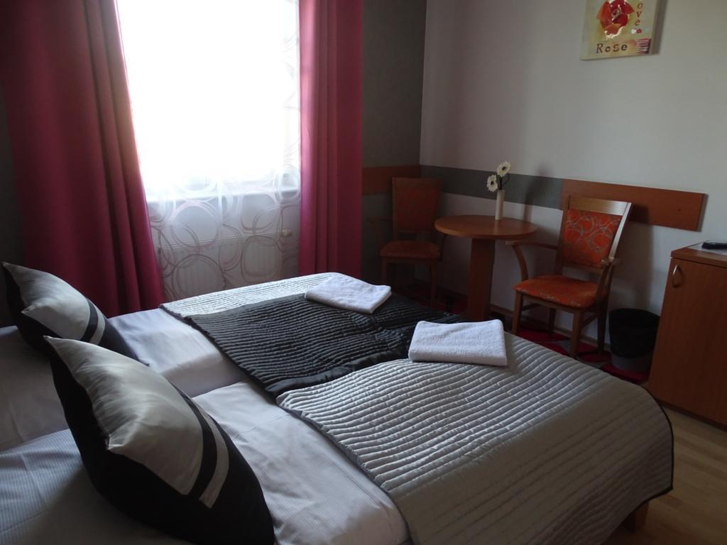 Hotel Rose Břeclav Екстериор снимка