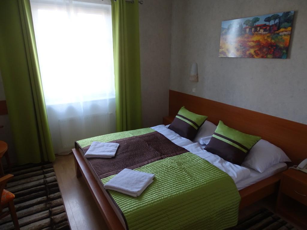 Hotel Rose Břeclav Екстериор снимка