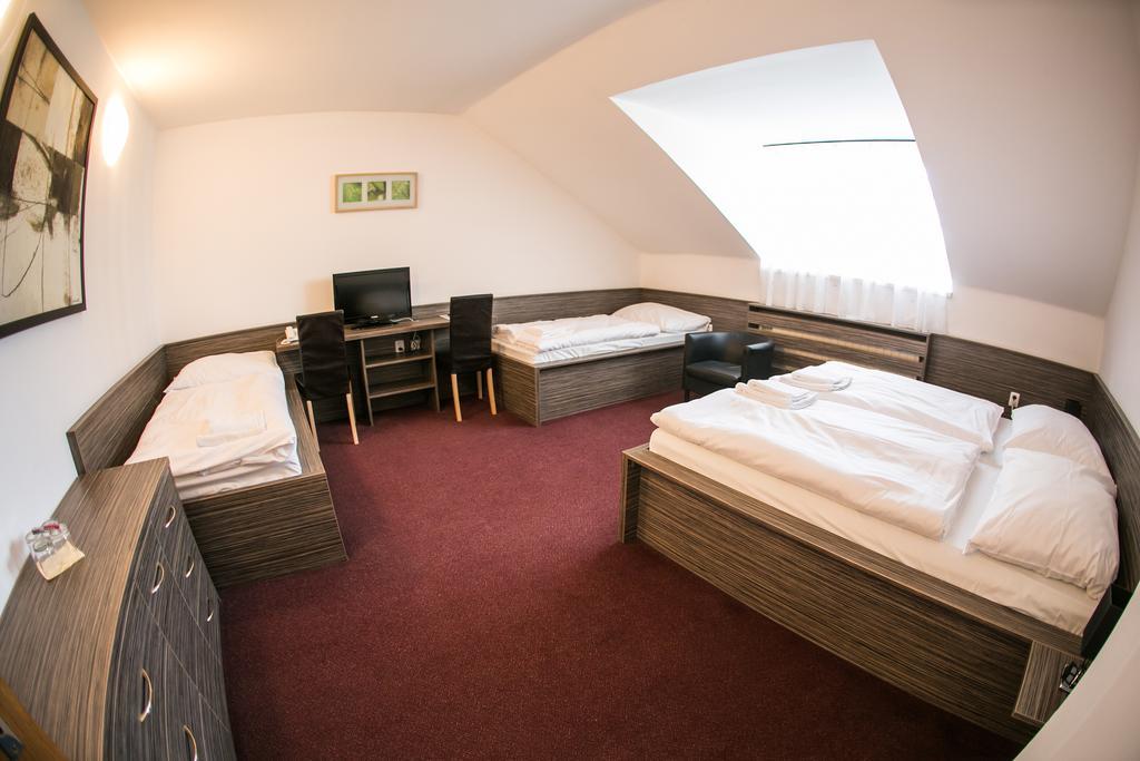 Hotel Rose Břeclav Екстериор снимка