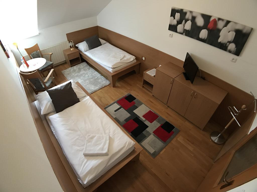 Hotel Rose Břeclav Екстериор снимка