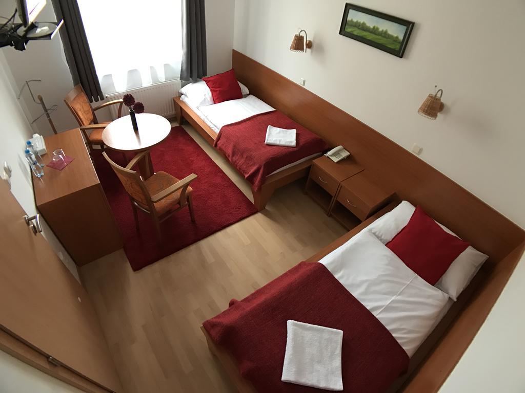 Hotel Rose Břeclav Екстериор снимка